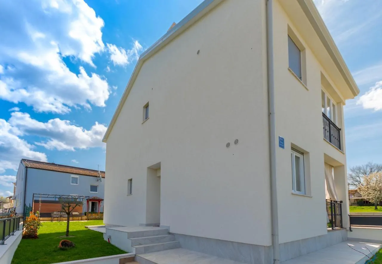 Apartment Martesi Baderna Hırvatistan