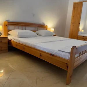 apartments-bernarda-2.hotelinzadar.com/