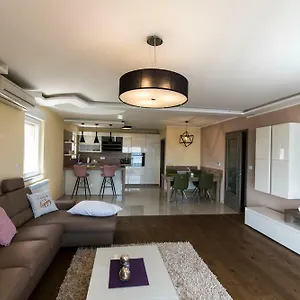 apartments-sandra-rijeka.primorje-gorskikotar.com/